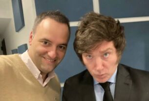 Javier Milei llegó al país desde España y recibe a Manuel Adorni en la Quinta de Olivos