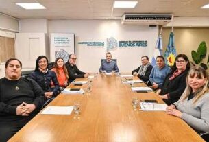 Larroque recibió a autoridades de la Iglesia y Cáritas para fortalecer el trabajo conjunto en materia social