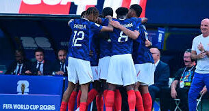 Francia goleó 3-0 a Suecia y avanzó a octavos de final