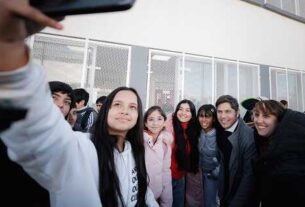 Kicillof inauguró dos nuevos edificios para escuelas secundarias