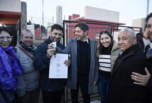 Kicillof entregó viviendas a familias de San Pedro