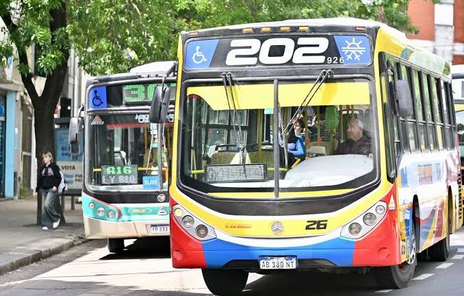 Aumentó el precio de los boletos de micros en la región y el más caro cerca de los $2.000