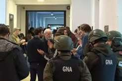 Violento desalojo de trabajadores en la CNEA por parte de la Gendarmería