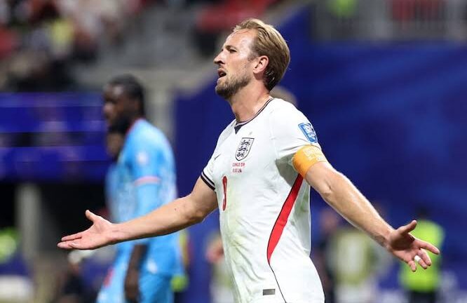 Inglaterra se clasifico a octavos de final y le gano a Congo 2 a 1