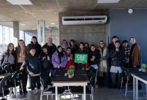 Visita del CEC 801 a la nueva municipalidad