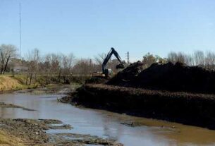 Avanzan los trabajos de adecuación del cauce del Río Areco