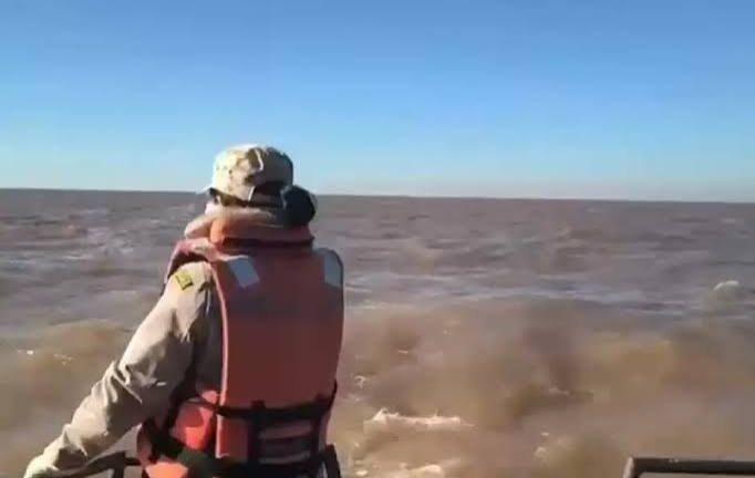 Encontraron al último pescador desaparecido en el Río de la Plata tras más de un mes de búsqueda