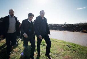 Kicillof recorrió los avances de la obra de adecuación del cauce del Río Areco