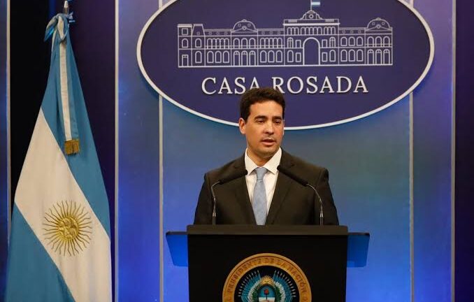El Gobierno dice que el buque británico fue autorizado por Tierra del Fuego y negó pérdida de soberanía