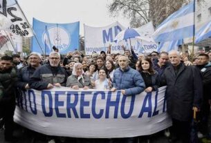 Kicillof participó de la marcha en rechazo al proyecto de Ley de Inviolabilidad de la Propiedad Privada