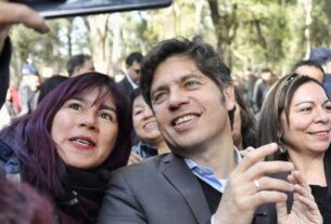 Axel Kicillof fue a Liniers para la misa de San Cayetano y criticó al Gobierno: «Los salarios no alcanzan»