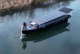 Desarrollaron un barco propulsado con energía solar y ya hizo su viaje inaugural