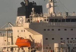 Tierra del Fuego cruzó al Gobierno por la operación de un buque petrolero británico en el puerto de Ushuaia
