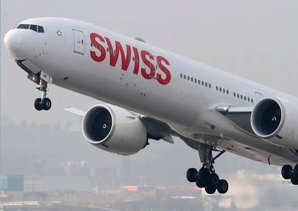 Un avión tuvo que aterrizar de emergencia en las Azores por un fuerte olor en la cabina