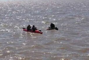 Rescate en Punta Lara de un hombre al que se le dio vuelta el kayak