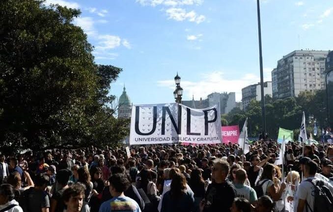 Docentes de la UNLP paran 48 horas y se profundiza el conflicto universitario