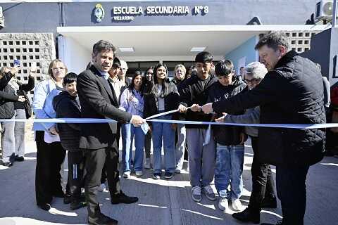 Kicillof inauguró el nuevo edificio de la Escuela Secundaria N°8 en Hilario Ascasubi