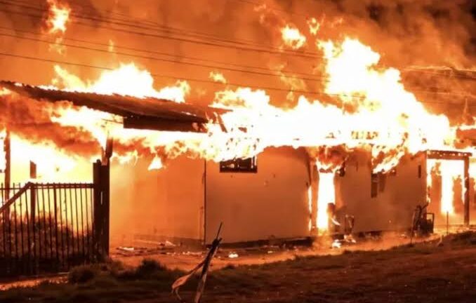 Al menos 16 personas murieron en el incendio de un hogar geriátrico en Chile
