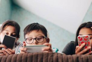 La Unión Europea planea restringir el acceso de adolescentes a redes sociales