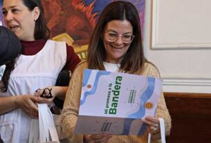 Promesa a la bandera: entrega de las fotos impresas