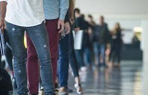 En busca de una mejor calidad de vida y mayor estabilidad, 4 de cada 10 jóvenes quiere irse de la Argentina