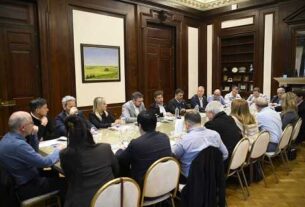 Kicillof y Cuattromo firmaron convenios con municipios para la compra de bienes de capital