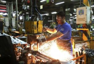 Crecimiento sin empleo: 8 de los 10 sectores de mayor expansión en la era Milei perdieron puestos laborales
