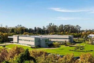 La Universidad Austral se consolida entre las 25 mejores de América Latina y alcanza el top 10 regional en relación profesores-estudiantes