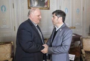 Kicillof se reunió con el nuncio apostólico, Michael Wallace Banach